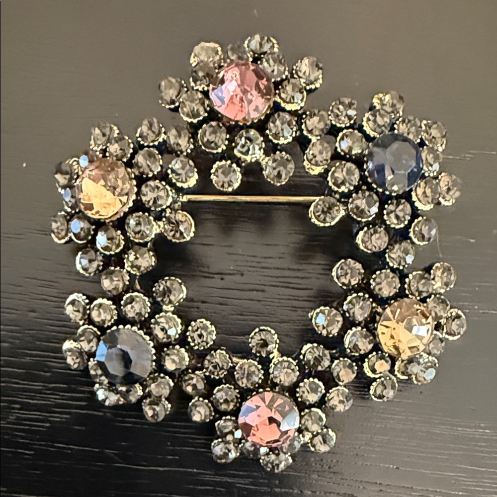 rhinestone wreath brooch w/AB Stones, gold tone